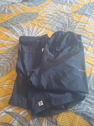 Dos mallas deportivas negras