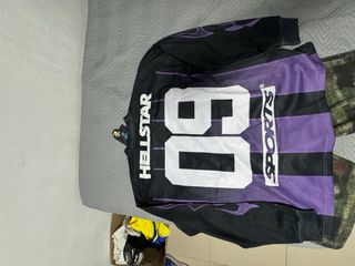 Camiseta Hellstar manga larga negra y morada
