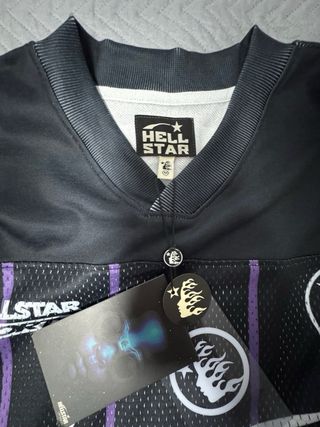Camiseta Hellstar manga larga negra y morada