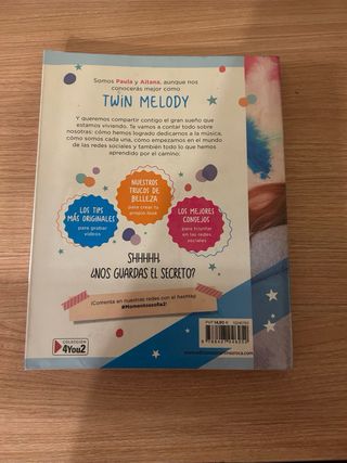 libro de las twin Melody en perfecto estado