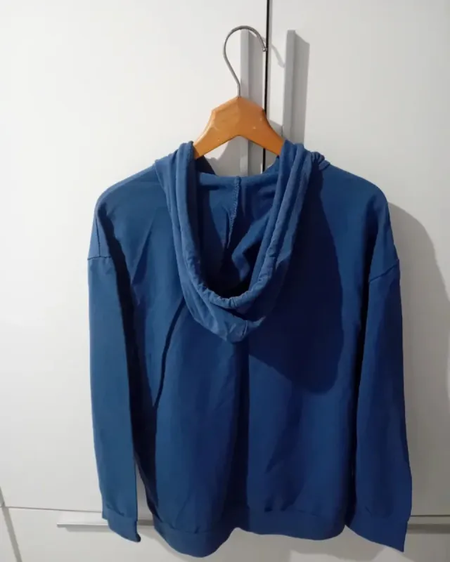 Sudadera con capucha azul