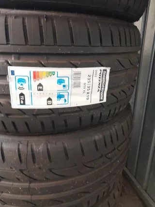 4 Neumáticos Bridgestone 235/35 R19