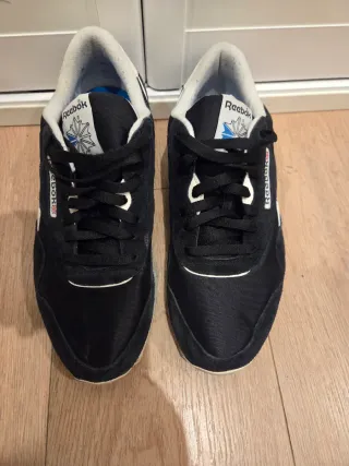 Zapatillas Reebok Negras y Blancas
