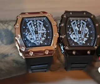 Relojes Negro y Dorado