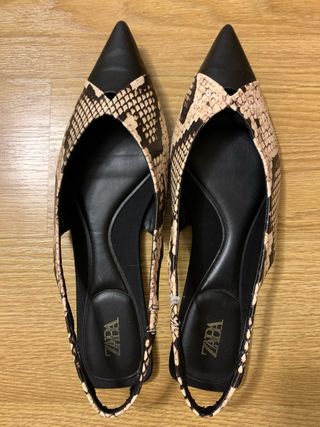 Zapato plano destalonado Zara estampado serpiente