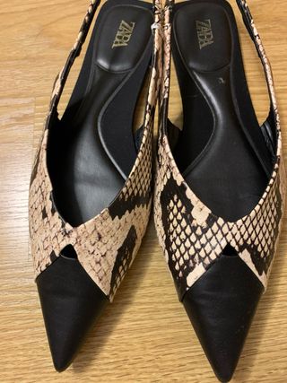 Zapato plano destalonado Zara estampado serpiente
