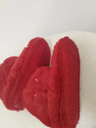 Botas de casa navideñas rojas