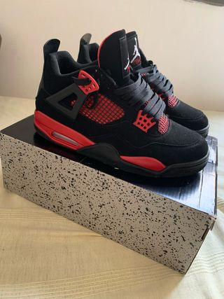 Zapatillas Jordan Negras y Rojas