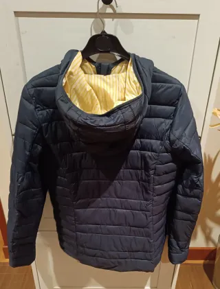 Cazadora acolchada azul