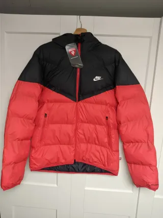Chaqueta Nike Windrunner Primaloft Negra/Roja