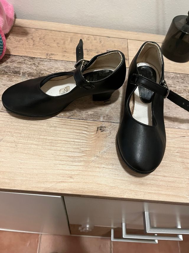 Zapatos de tacón para niña negros