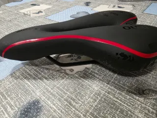 Asiento de bicicleta OUXI negro y rojo