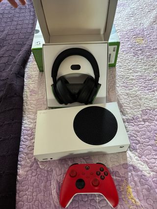 Xbox Series S + Mando + Auriculares inainalámbrico