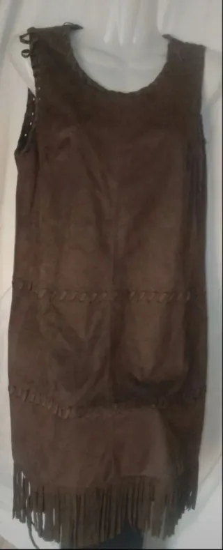 Vestido marrón con flecos