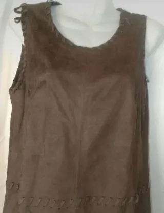 Vestido marrón con flecos
