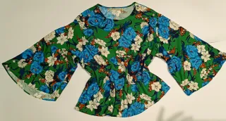 Blusa floreada manga acampanada 3/4