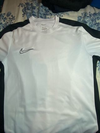 Camiseta Nike Dri-Fit Blanca y Negra
