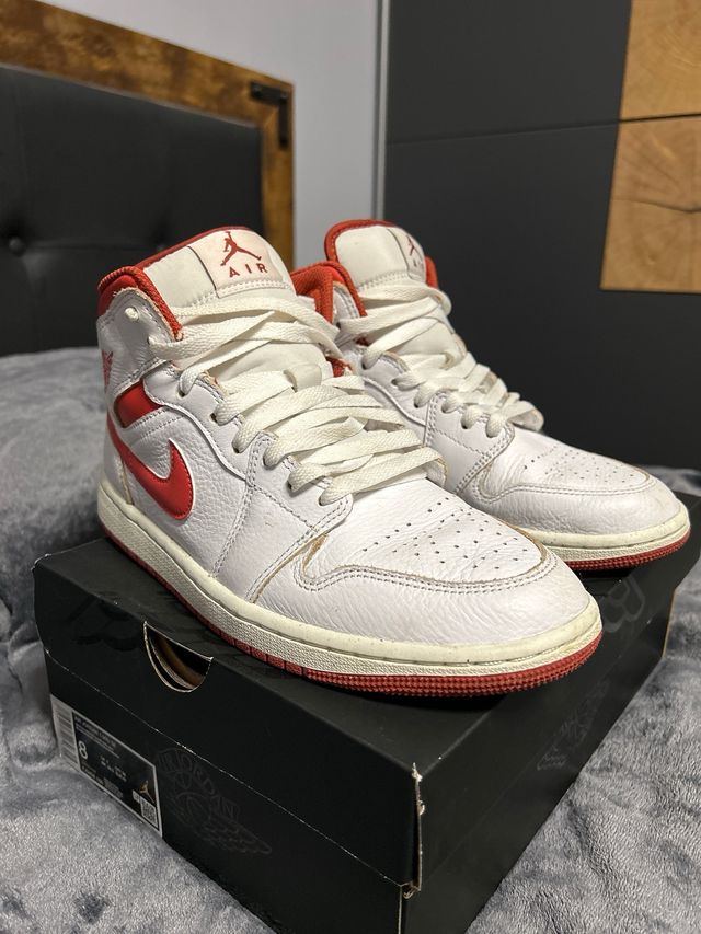 Jordan 1 Mid Bianche e Rosse