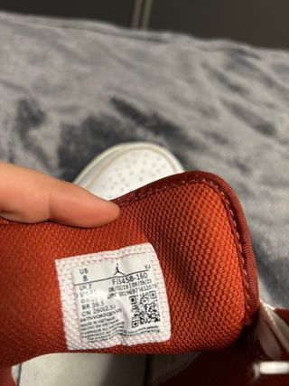 Jordan 1 Mid Bianche e Rosse