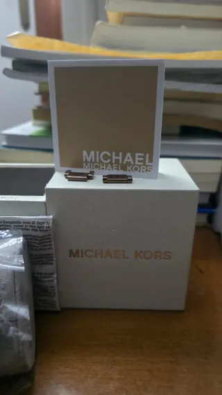 Reloj Michael Kors Beige y Dorado