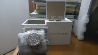 Reloj Michael Kors Beige y Dorado