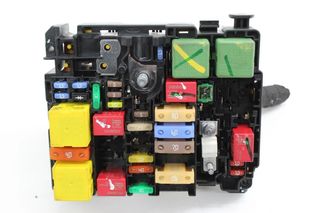 Peugeot Mk1 2017 2008 EB2F (HMZ) 1,2 L caja de fusibles gasolina 98048480