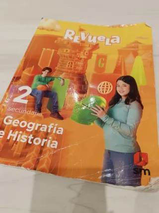 Geografía e Historia. 2 Secundaria. Revuela