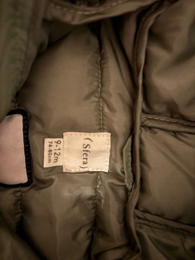 Chaqueta acolchada con capucha, ideal para mantene