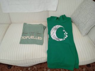 Camiseta manga corta y sudadera con capucha