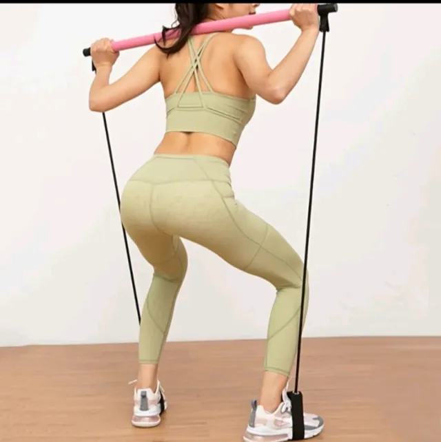 Barra de ejercicio rosa con bandas