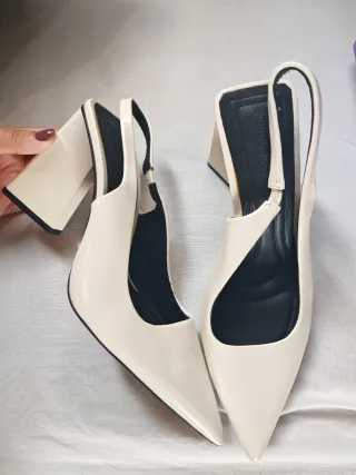 Tacones Stradivarius blancos