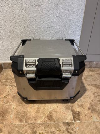Baúl Givi Trekker Outback 42L