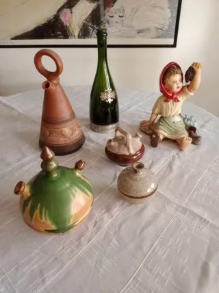 Bottiglia Viudas Safe Cava e ceramiche antiche