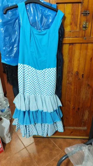 Traje de flamenca azul y blanco