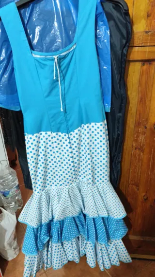 Traje de flamenca azul y blanco