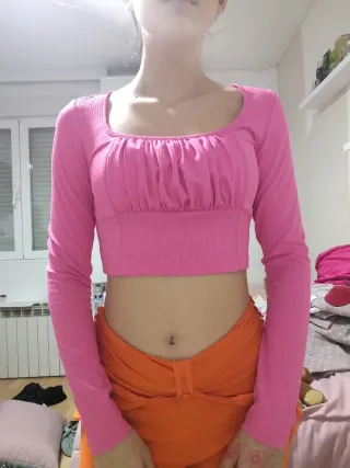 Camiseta rosa fruncida manga larga
