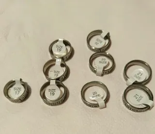 Anillos de acero inoxidable con diseño