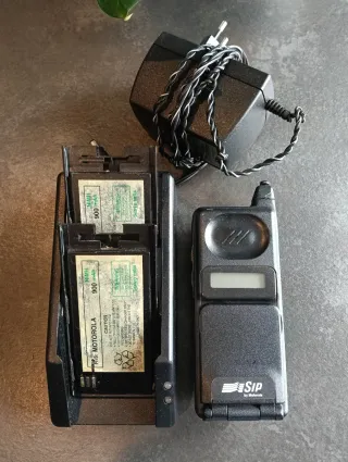 Motorola ETACS vintage nero con caricabatterie