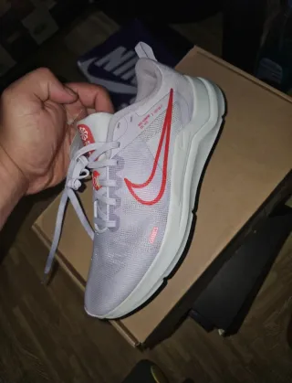 Zapatillas Nike Running Moradas y Rojas