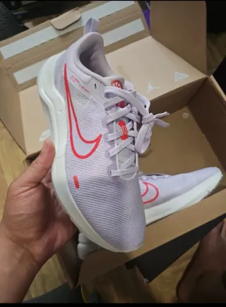 Zapatillas Nike Running Moradas y Rojas