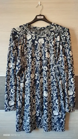 Vestido Zara floral azul y blanco Talla L