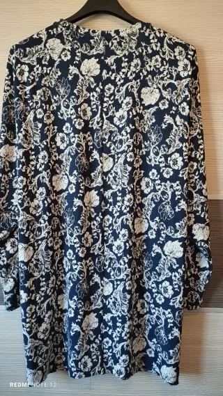 Vestido Zara floral azul y blanco Talla L