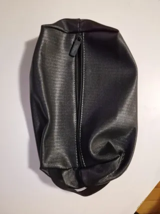 Beauty case uomo, molto capiente, mai usato.