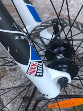 Bicicleta GT Blanca y Azul