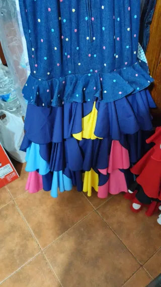 Traje de flamenca azul con lunares