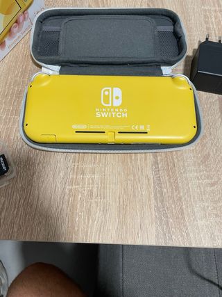 Nintendo Switch Lite Giallo + Accessori