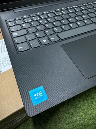 Ordenador portátil Lenovo V15 15,6”