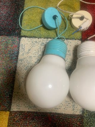 Lámparas Colgantes Bombilla Azul y Rojas 