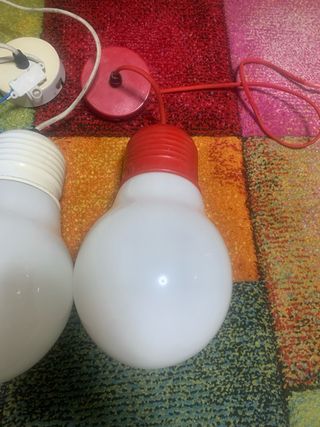 Lámparas Colgantes Bombilla Azul y Rojas 