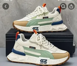 Zapatillas deportivas blancas y verdes